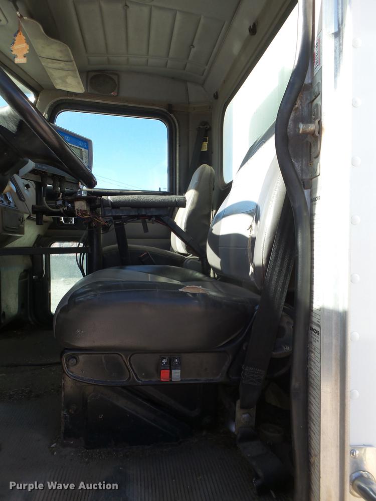 image for item EI9727 2005 Peterbilt 335 feed mixer truck