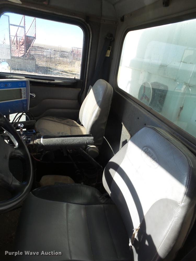 image for item EI9727 2005 Peterbilt 335 feed mixer truck