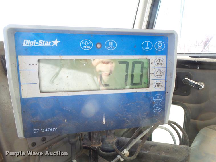 image for item EI9727 2005 Peterbilt 335 feed mixer truck