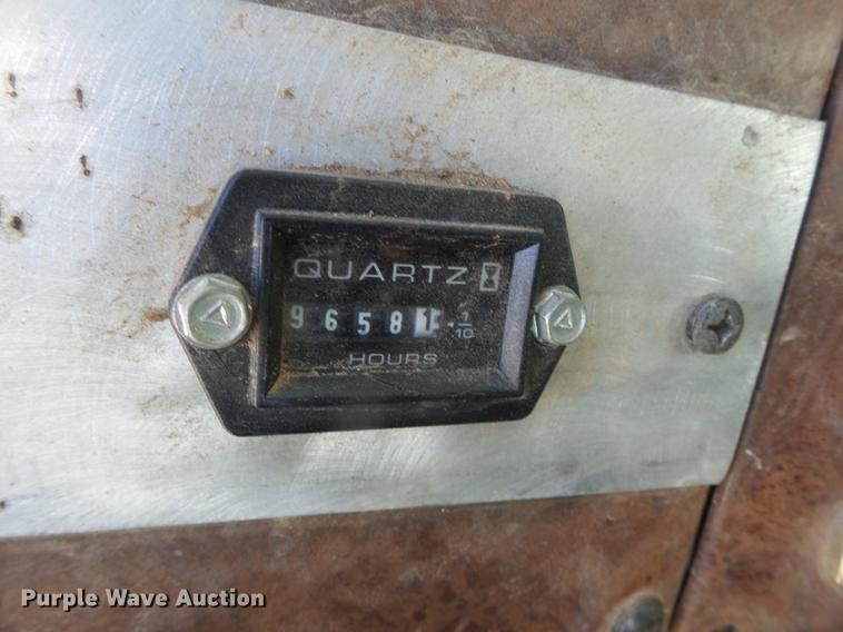 image for item EI9727 2005 Peterbilt 335 feed mixer truck