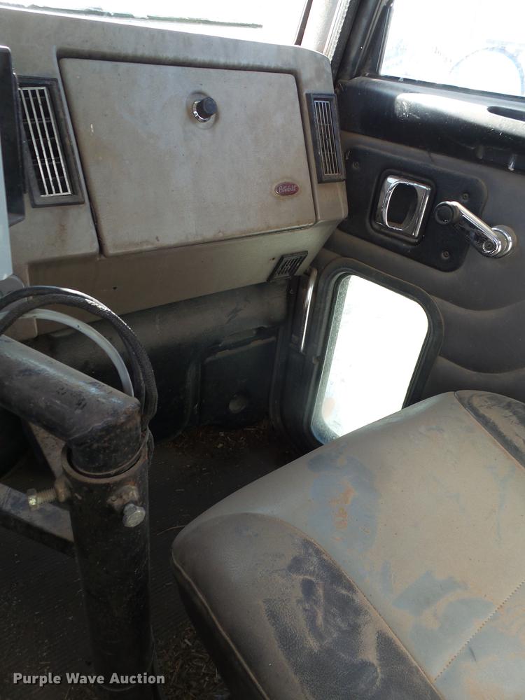 image for item EI9727 2005 Peterbilt 335 feed mixer truck