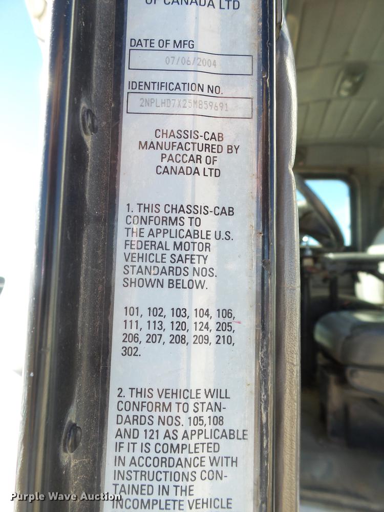 image for item EI9727 2005 Peterbilt 335 feed mixer truck