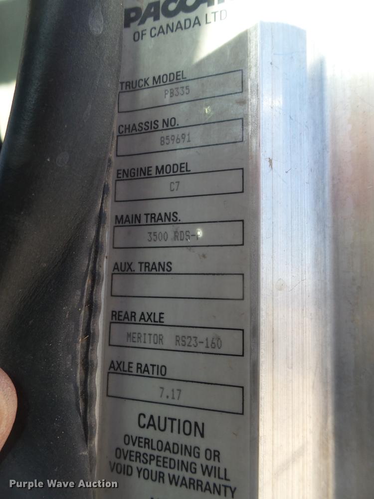 image for item EI9727 2005 Peterbilt 335 feed mixer truck