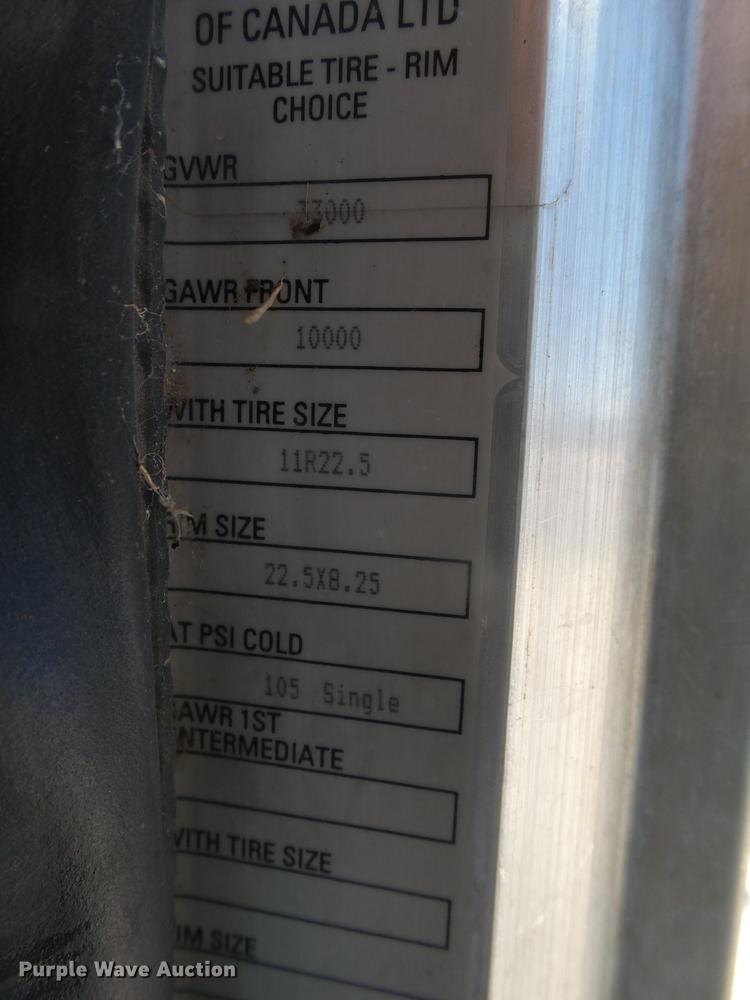 image for item EI9727 2005 Peterbilt 335 feed mixer truck