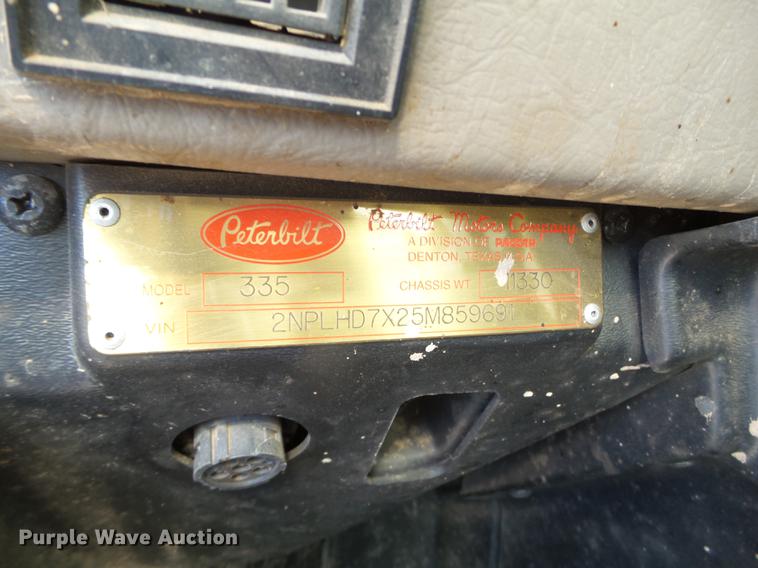 image for item EI9727 2005 Peterbilt 335 feed mixer truck