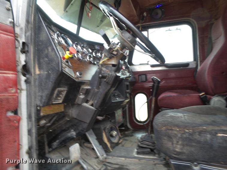 image for item FF9759 1996 Peterbilt 378 semi truck