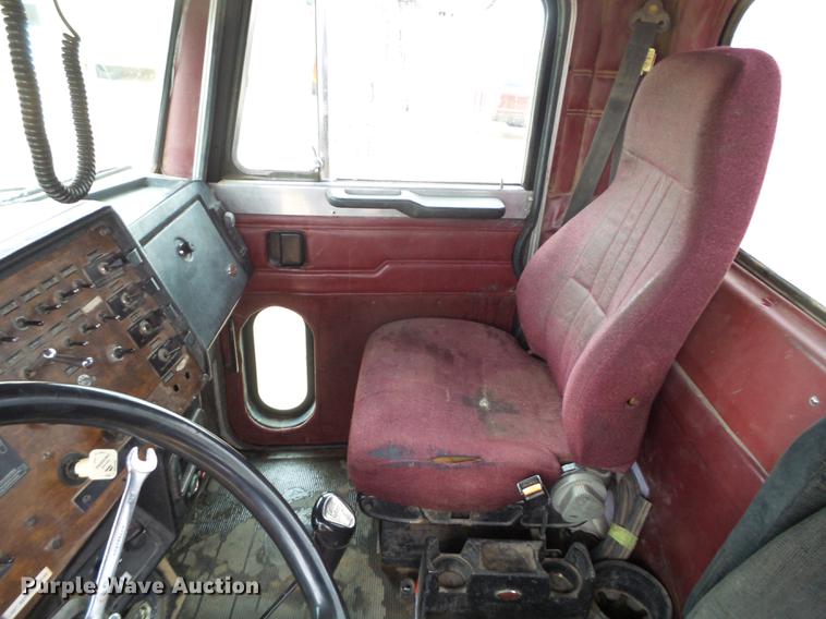 image for item FF9759 1996 Peterbilt 378 semi truck