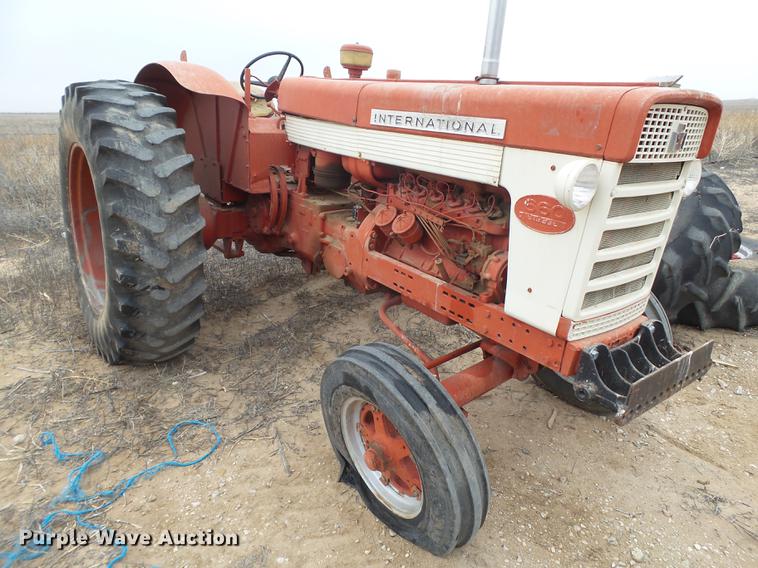 image for item FF9760 International 660 tractor