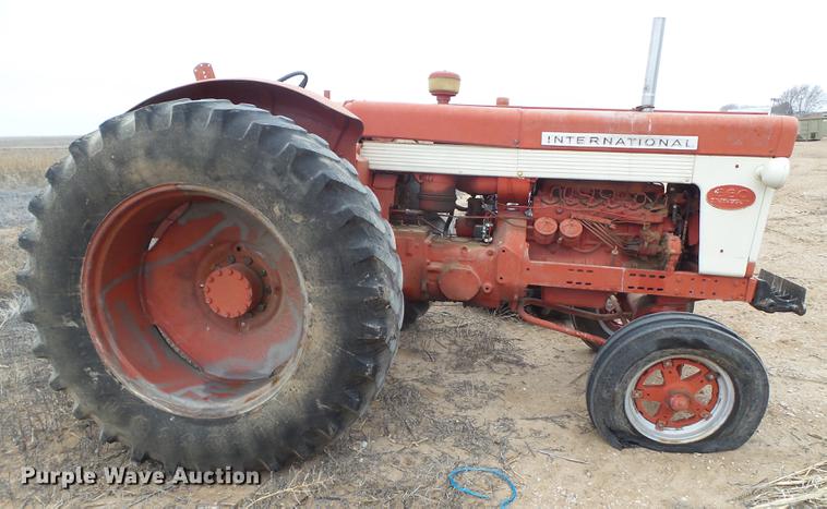 image for item FF9760 International 660 tractor