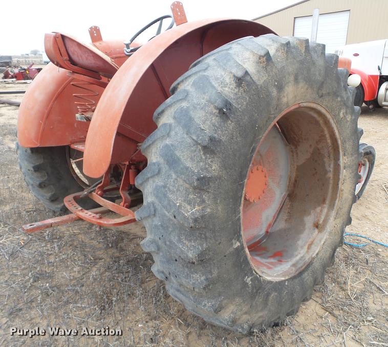 image for item FF9760 International 660 tractor