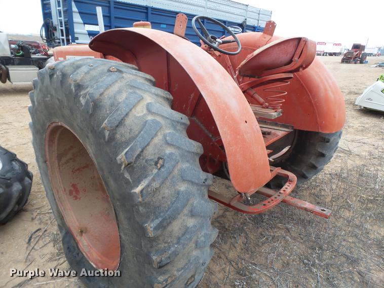 image for item FF9760 International 660 tractor