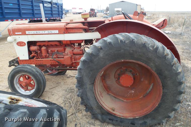 image for item FF9760 International 660 tractor