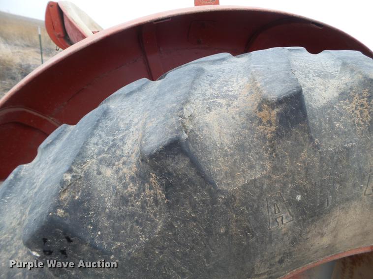 image for item FF9760 International 660 tractor