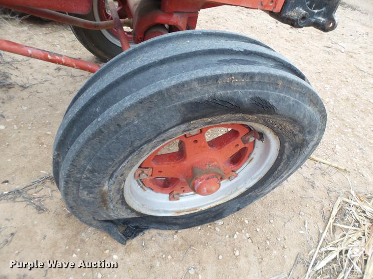 image for item FF9760 International 660 tractor