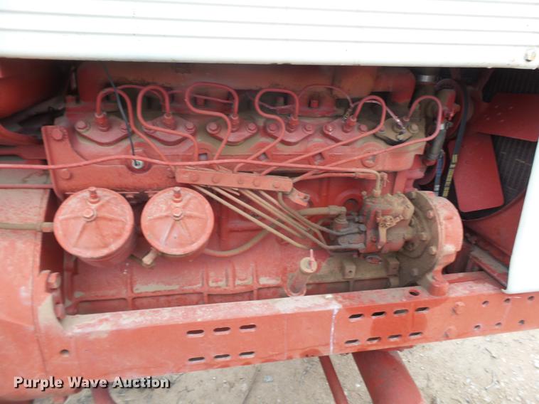 image for item FF9760 International 660 tractor