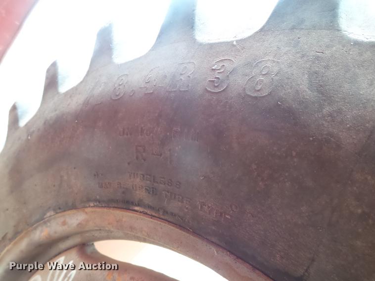 image for item FF9760 International 660 tractor