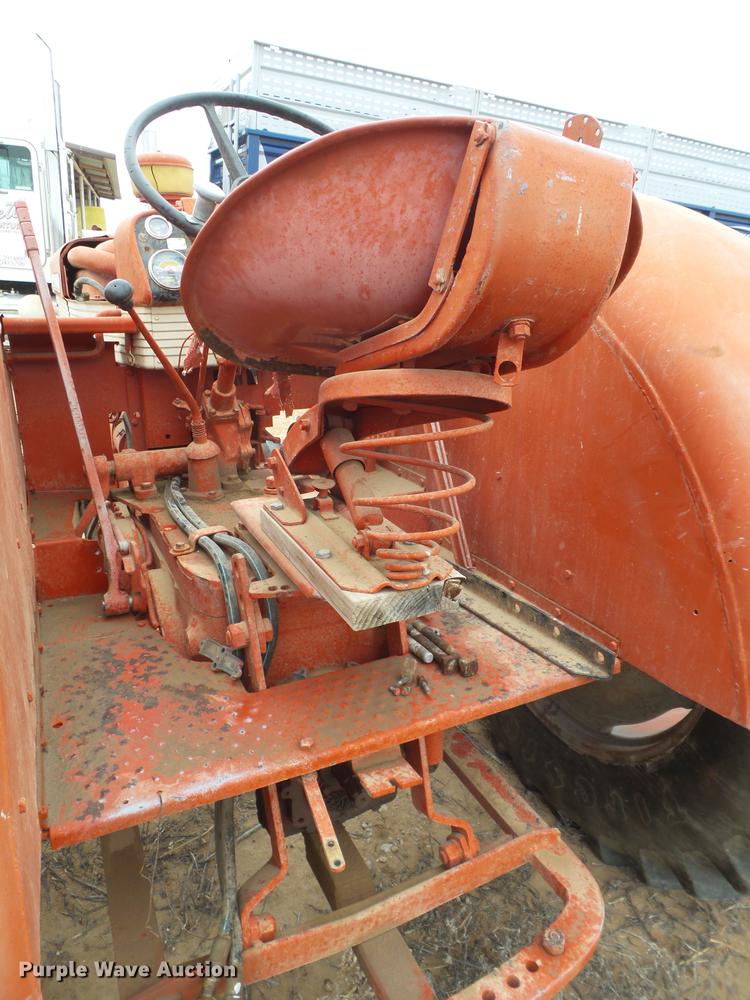 image for item FF9760 International 660 tractor