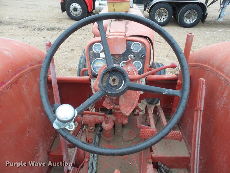 image for item FF9760 International 660 tractor