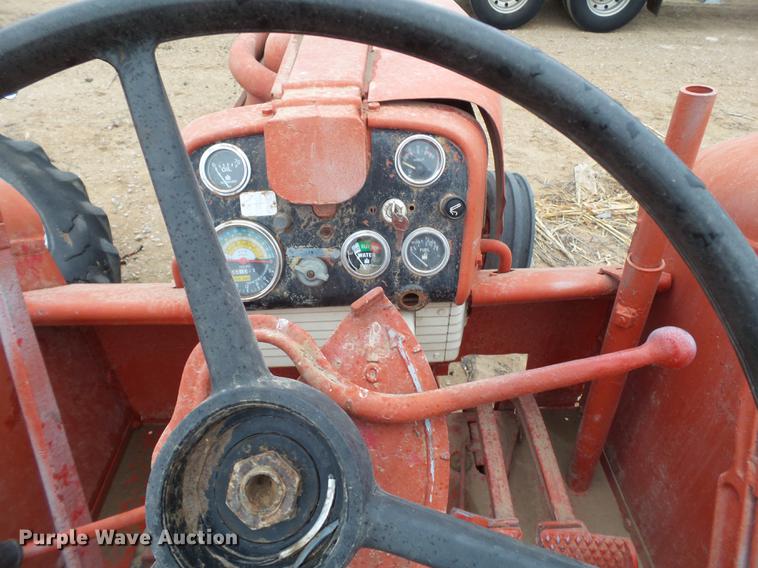 image for item FF9760 International 660 tractor