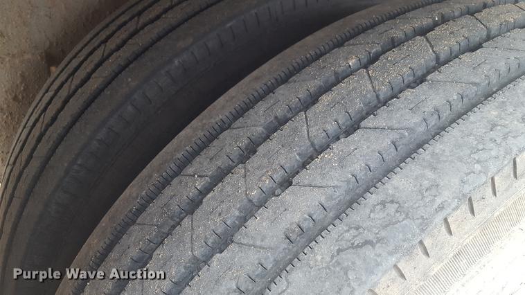 image for item FF9763 1990 Jet double hopper bottom grain trailer