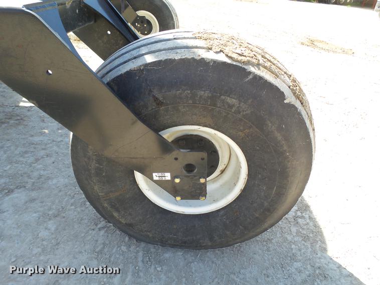 image for item FF9765 2016 MacDon M205 windrower