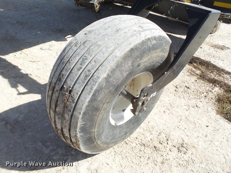 image for item FF9765 2016 MacDon M205 windrower