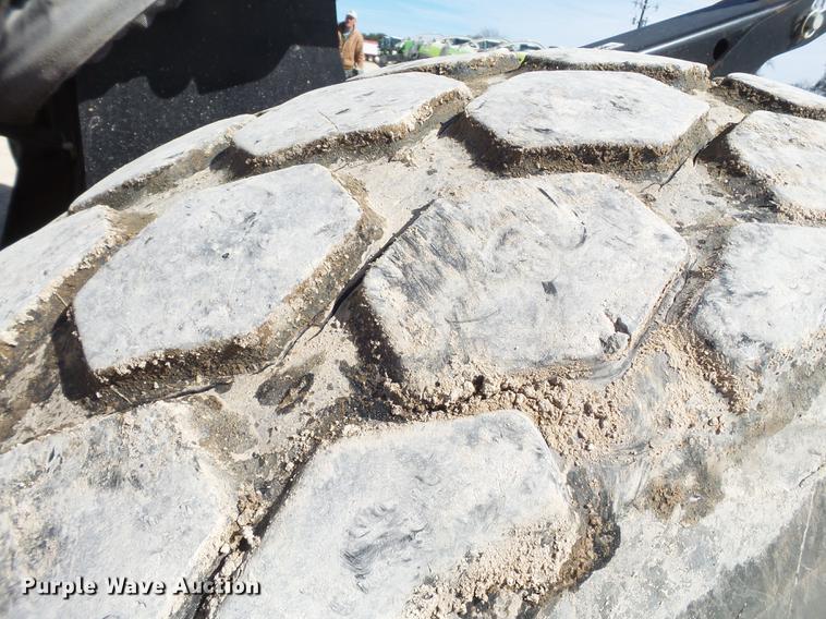 image for item FF9765 2016 MacDon M205 windrower