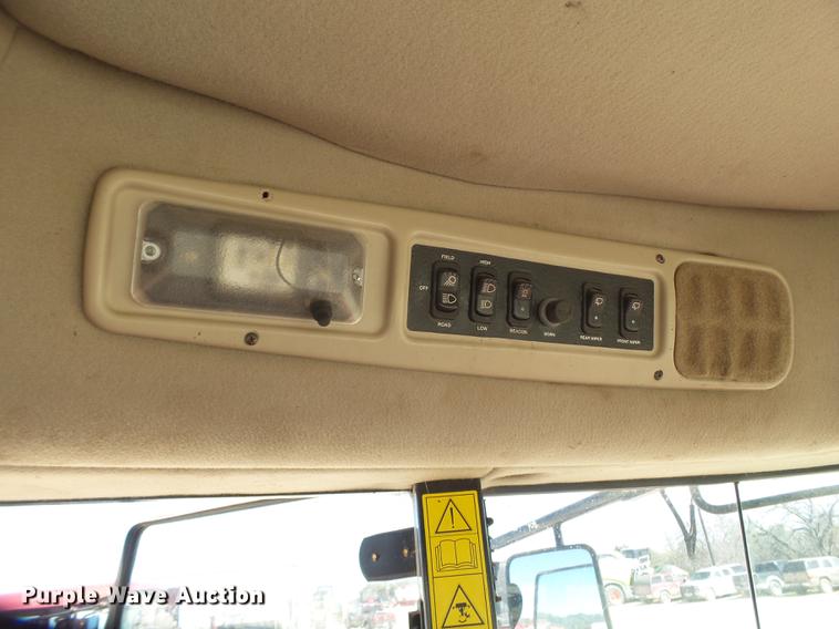 image for item FF9765 2016 MacDon M205 windrower