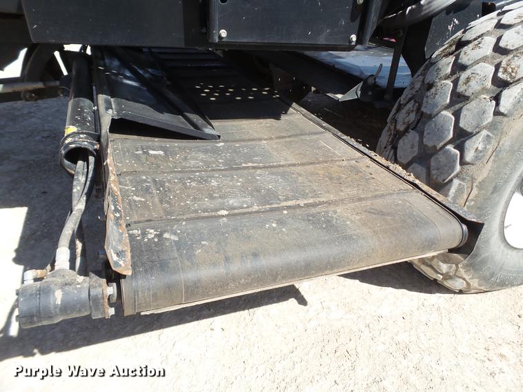 image for item FF9766 2016 MacDon M205 windrower