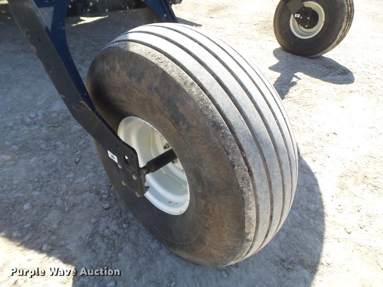 image for item FF9766 2016 MacDon M205 windrower