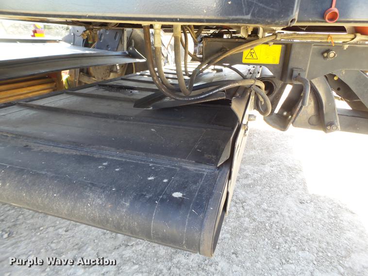 image for item FF9766 2016 MacDon M205 windrower