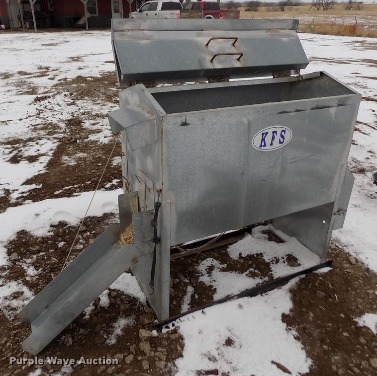 KFS cake feeder in Gypsum, KS Item FH9084 sold Purple Wave