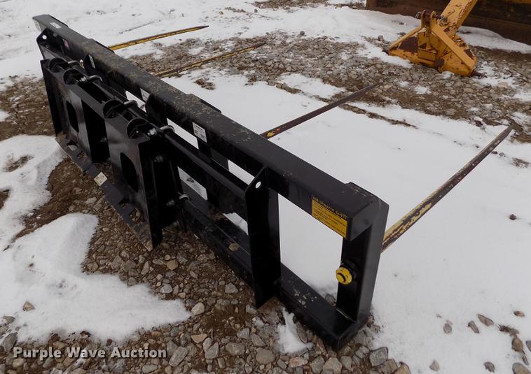 image for item FH9088 2018 MDS bale spear