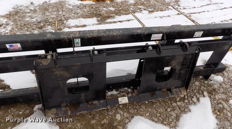 image for item FH9088 2018 MDS bale spear