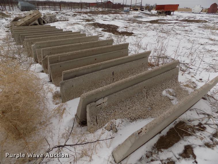 image for item FH9096 (13) concrete feed bunks