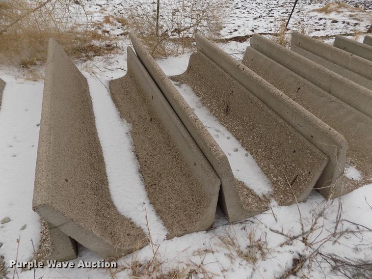 image for item FH9096 (13) concrete feed bunks