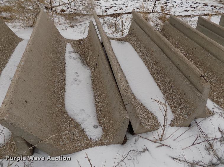 image for item FH9096 (13) concrete feed bunks