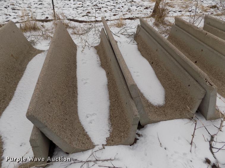 image for item FH9096 (13) concrete feed bunks