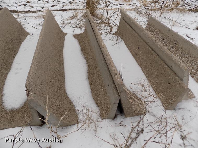 image for item FH9096 (13) concrete feed bunks