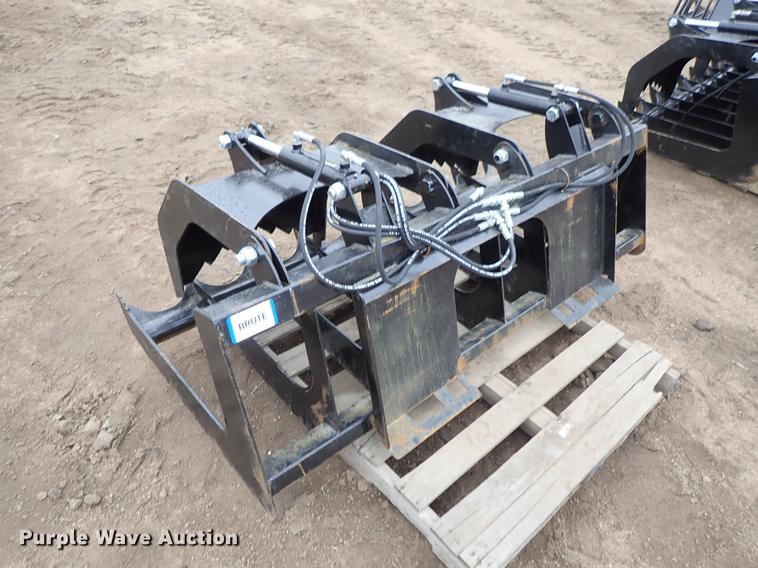 Brute grapple bucket in Kinsley, KS Item FL9613 sold Purple Wave