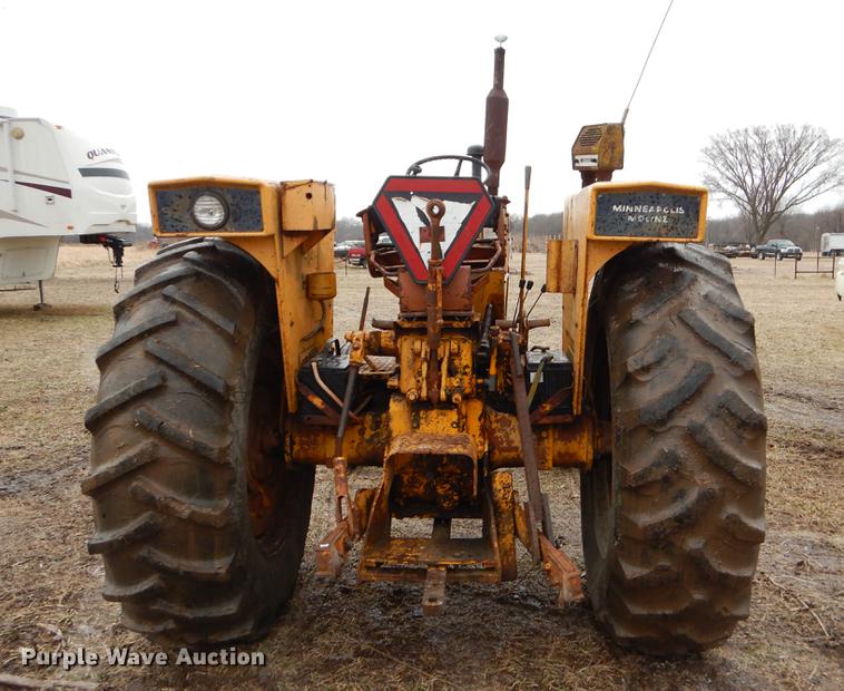 image for item FQ9619 Minneapolis Moline M670 tractor