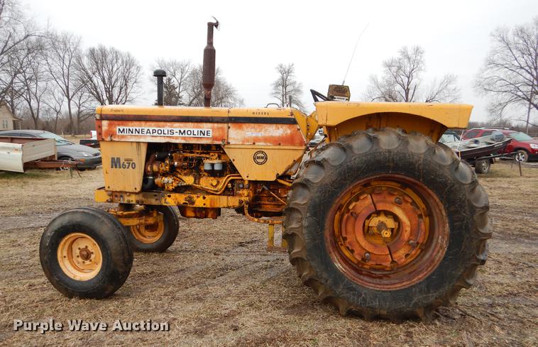 image for item FQ9619 Minneapolis Moline M670 tractor