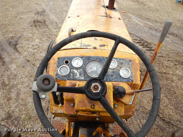 image for item FQ9619 Minneapolis Moline M670 tractor