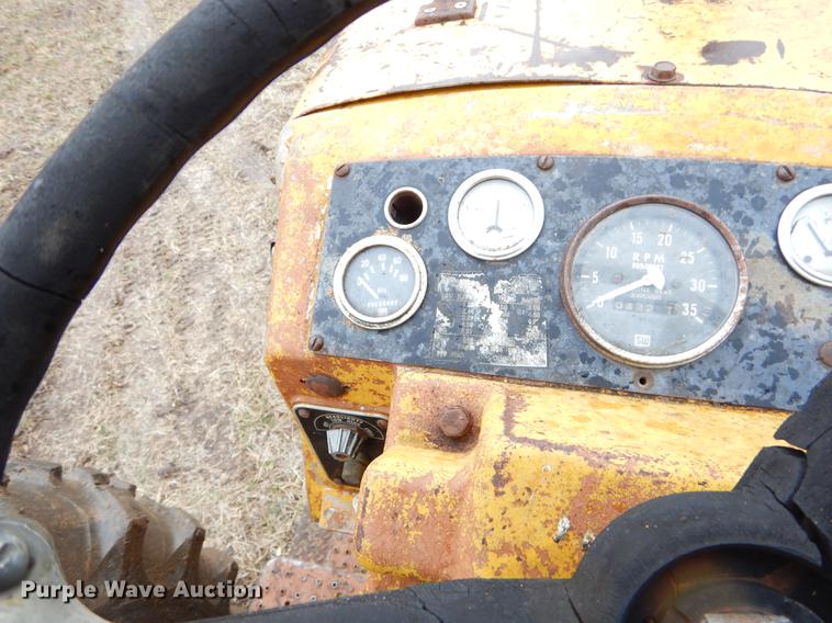 image for item FQ9619 Minneapolis Moline M670 tractor