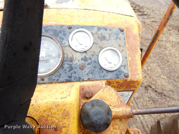 image for item FQ9619 Minneapolis Moline M670 tractor