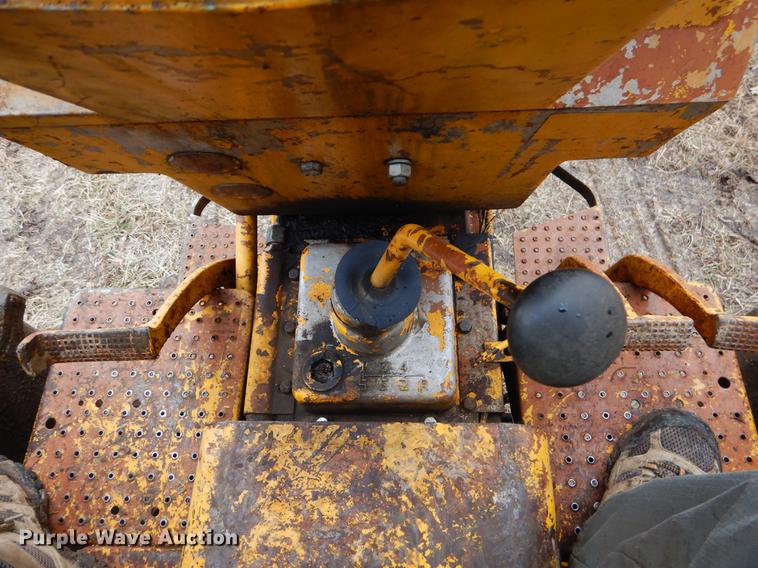 image for item FQ9619 Minneapolis Moline M670 tractor