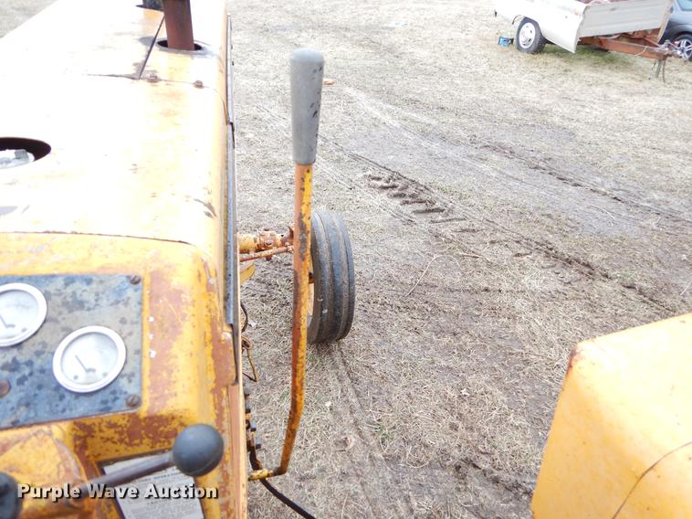image for item FQ9619 Minneapolis Moline M670 tractor