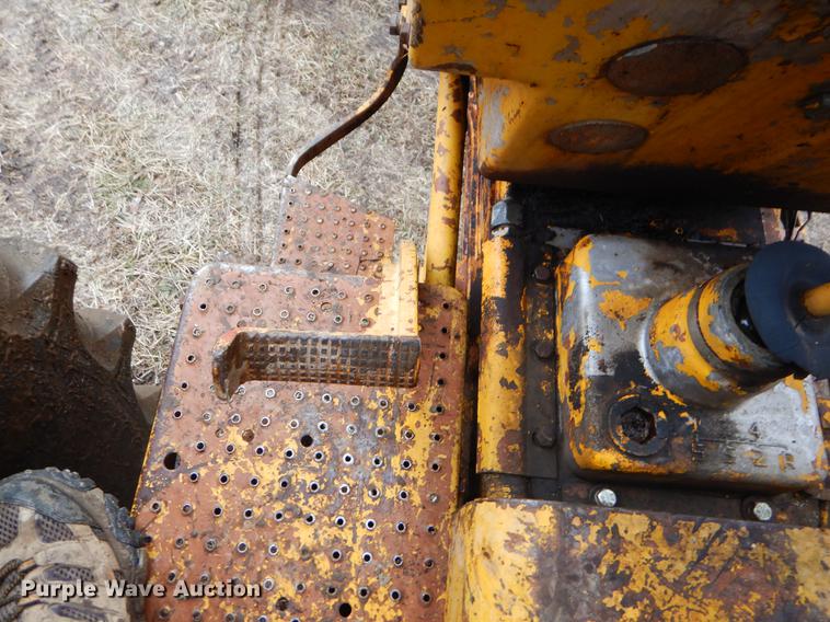 image for item FQ9619 Minneapolis Moline M670 tractor