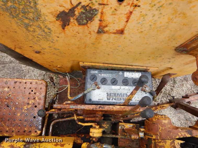 image for item FQ9619 Minneapolis Moline M670 tractor