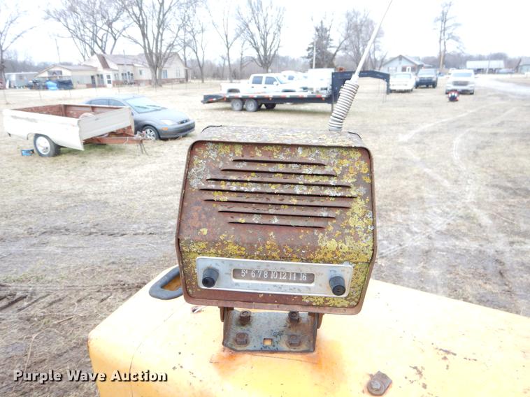 image for item FQ9619 Minneapolis Moline M670 tractor